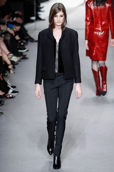 Look 18